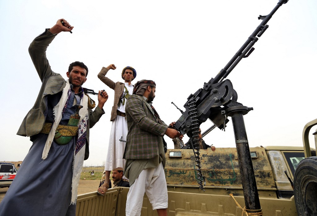 Tribal gunmen loyal to Houthis gesture during a gathering in the Rahabah district, north of the capital Sanaa, on Aug. 1, 2019. (File/AFP).
