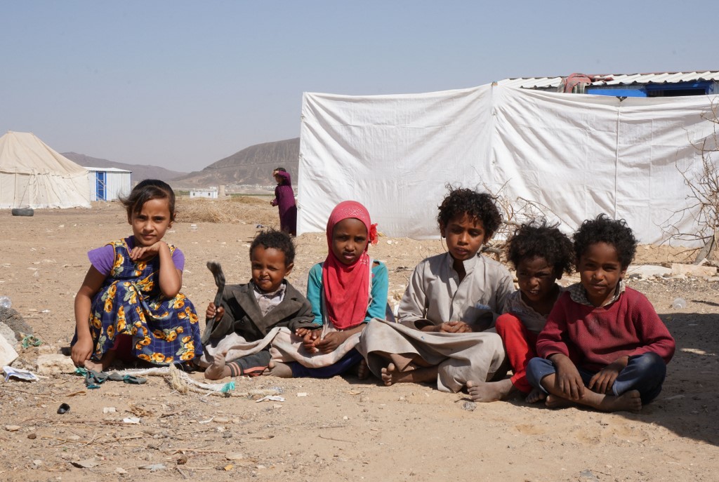 Yemeni children sit at the Jaw Al-Naseem camp for internally displaced people on the outskirts of the northern city of Marib, on February 18, 2021. (AFP/File Photo) Yemeni children sit at the Jaw Al-Naseem camp for internally displaced people on the outskirts of the northern city of Marib, on February 18, 2021. (AFP/File Photo)