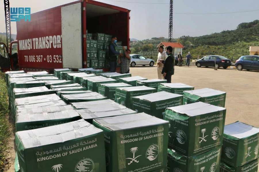 King Salman Humanitarian Aid and Relief Center continues to distribute Ramadan food baskets to Syrian and Palestinian refugees and Lebanese families most in need in Lebanon. (SPA) King Salman Humanitarian Aid and Relief Center continues to distribute Ramadan food baskets to Syrian and Palestinian refugees and Lebanese families most in need in Lebanon. (SPA)