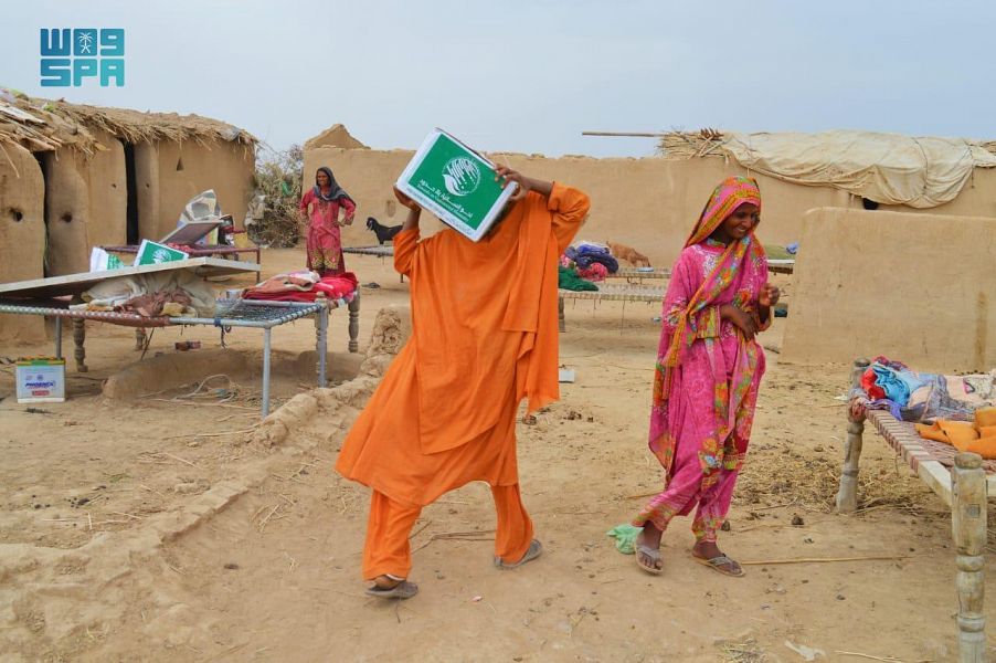 King Salman Humanitarian Aid and Relief Center continues to distribute Ramadan food baskets in the Pakistani province of Balochistan. (SPA) King Salman Humanitarian Aid and Relief Center continues to distribute Ramadan food baskets in the Pakistani province of Balochistan. (SPA)